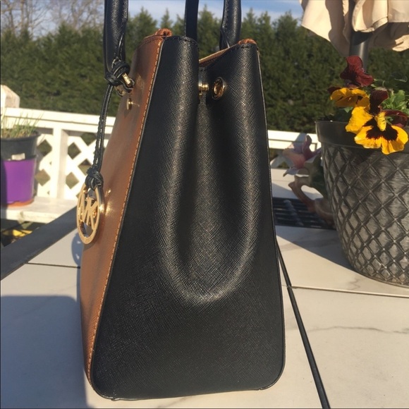 👜Authentic! Vintage MK classic bag great size for everyday bag excellent. - Picture 3 of 9